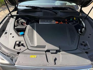 Audi E-tron Advanced 55 — photo 49