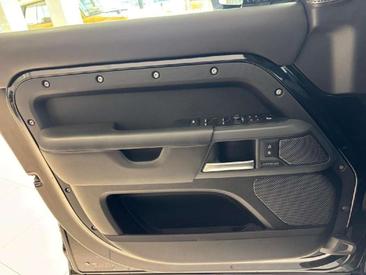 Land Rover Defender 110 X-Dynamic X 2.0 P400e — photo 19