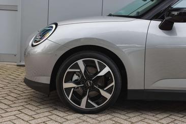 Mini Hatch Classic Cooper SE — photo 2