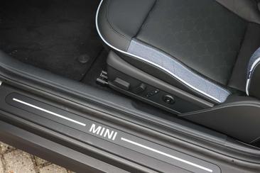 Mini Hatch Classic Cooper SE — photo 11