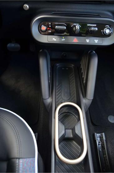 Mini Hatch Classic Cooper SE — photo 17