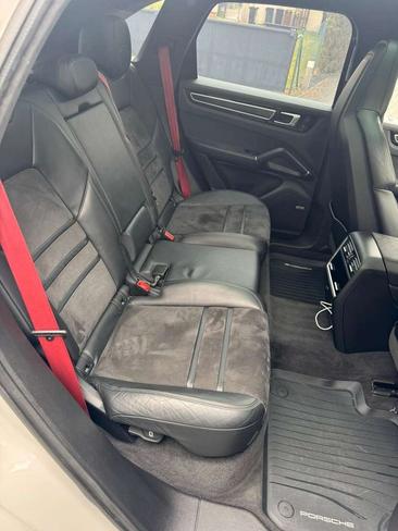 Porsche Cayenne III GTS — photo 10
