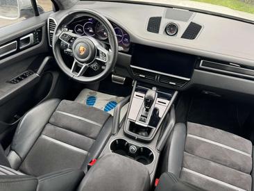 Porsche Cayenne III GTS — photo 11