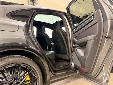 Porsche Cayenne III Turbo S — photo 10