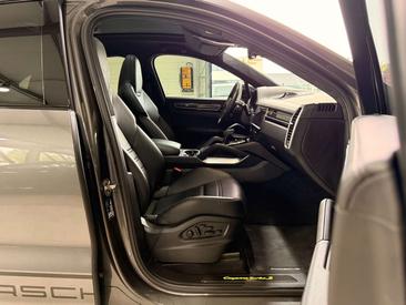 Porsche Cayenne III Turbo S — photo 14