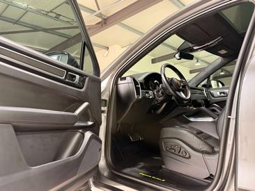 Porsche Cayenne III Turbo S — photo 26