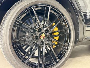 Porsche Cayenne III Turbo S — photo 41