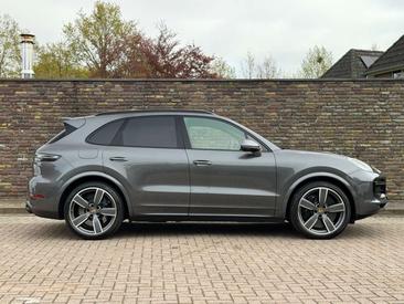 Porsche Cayenne III Turbo S E-Hybrid — photo 9