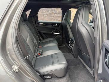 Porsche Cayenne III Turbo S E-Hybrid — photo 27