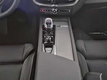 Volvo XC60 T8 — photo 9