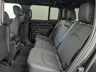 Land Rover Defender 110 D250 X-Dynamic SE Komfort Pano AHK — photo 9