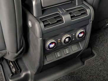 Land Rover Defender 110 D250 X-Dynamic SE Komfort Pano AHK — photo 10