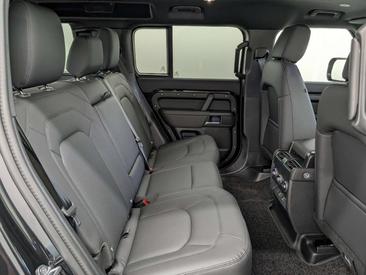 Land Rover Defender 110 D250 X-Dynamic SE Komfort Pano AHK — photo 13