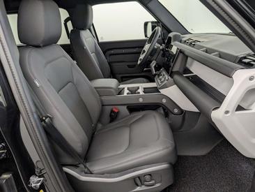 Land Rover Defender 110 D250 X-Dynamic SE Komfort Pano AHK — photo 14