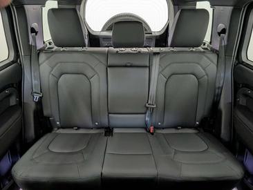 Land Rover Defender 110 D250 X-Dynamic SE Komfort Pano AHK — photo 15