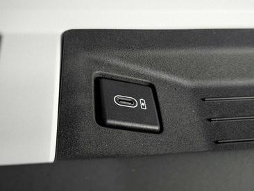 Land Rover Defender 110 D250 X-Dynamic SE Komfort Pano AHK — photo 21