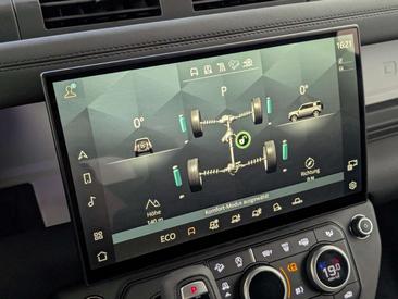Land Rover Defender 110 D250 X-Dynamic SE Komfort Pano AHK — photo 29