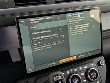 Land Rover Defender 110 D250 X-Dynamic SE Komfort Pano AHK — photo 34