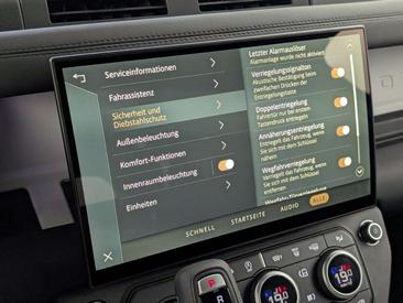 Land Rover Defender 110 D250 X-Dynamic SE Komfort Pano AHK — photo 37