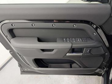 Land Rover Defender 110 D250 X-Dynamic SE Komfort Pano AHK — photo 47