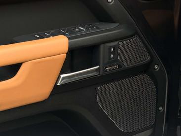 Land Rover Defender 110 Carpathian Edition V8 — photo 8