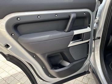 Land Rover Defender 110 First Edition AWD Auto 7 Posti 2.0 SD4 240 — photo 34