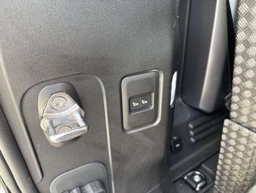 Land Rover Defender 110 First Edition AWD Auto 7 Posti 2.0 SD4 240 — photo 36