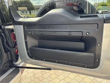 Land Rover Defender 110 First Edition AWD Auto 7 Posti 2.0 SD4 240 — photo 43