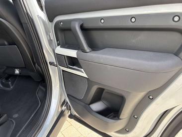 Land Rover Defender 110 First Edition AWD Auto 7 Posti 2.0 SD4 240 — photo 45