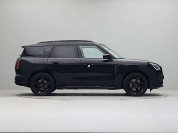 Mini Countryman JCW Electric — photo 3