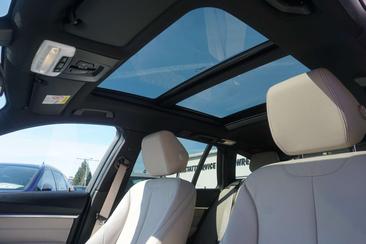 BMW 318i M Sport — photo 29