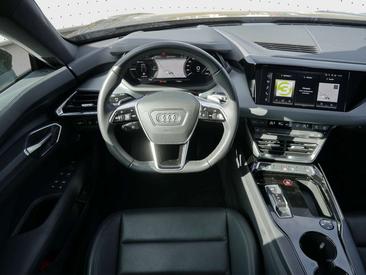 Audi E-tron GT — photo 7