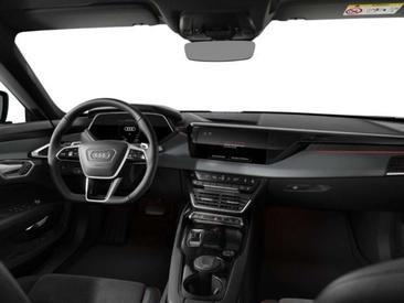 Audi E-tron GT — photo 8