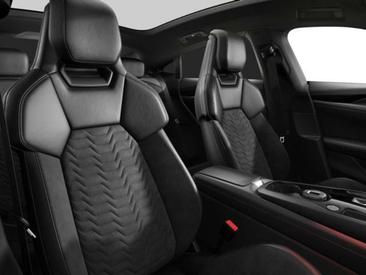 Audi E-tron GT — photo 9