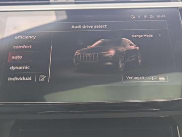 Audi Q8 E-tron S-line — photo 9