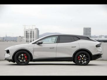 Lotus Eletre — photo 3