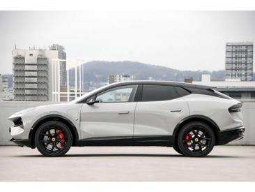 Lotus Eletre — photo 4