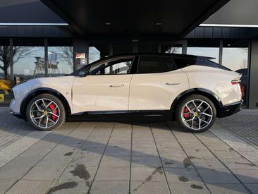 Lotus Eletre 450 4WD — photo 8