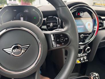 Mini 3 Portes Classic Cooper SE — photo 7