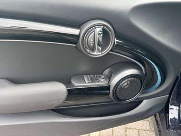 Mini 3 Portes Classic Cooper SE — photo 13