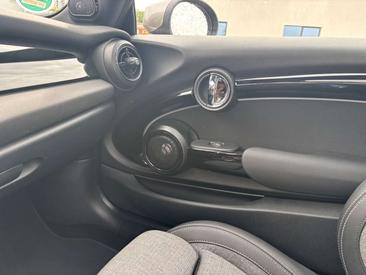 Mini 3 Portes Classic Cooper SE — photo 17