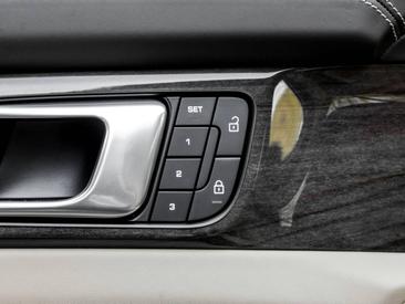 Porsche Panamera II ph2 Turbo S E-Hybrid — photo 19