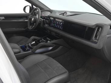 Porsche Cayenne III Turbo E-Hybrid — photo 23
