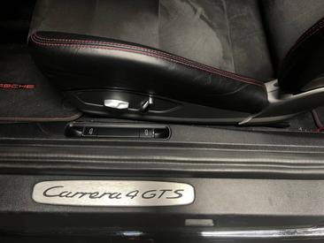 Porsche 991 I Carrera 4 GTS Cabriolet — photo 18