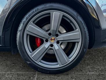 Porsche Cayenne III GTS — photo 9