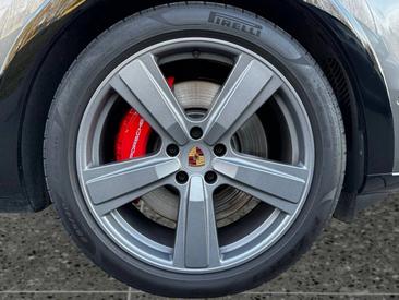 Porsche Cayenne III GTS — photo 11