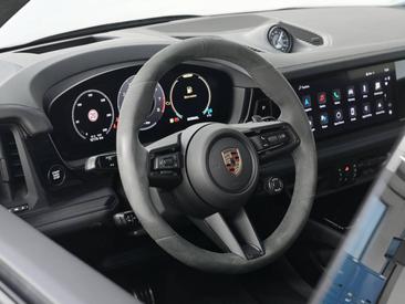 Porsche Cayenne III GTS — photo 13