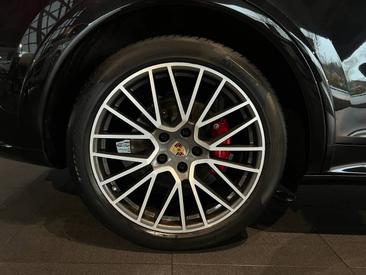 Porsche Cayenne III GTS — photo 8