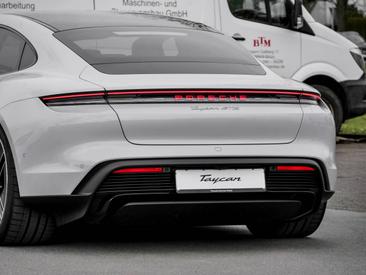 Porsche Taycan ph2 GTS — photo 9