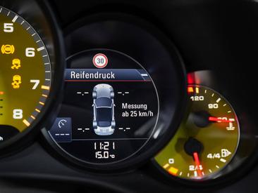 Porsche 991 II Turbo S Cabriolet — photo 25